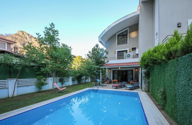 La Luna Daily Weekly Rentals