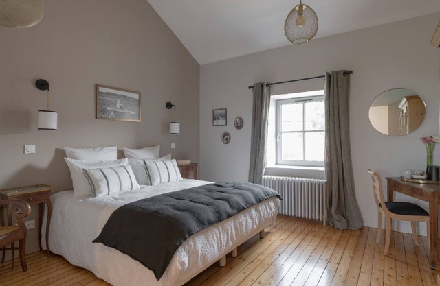 La Maison des Monts d’Or bed and breakfast and charming cottages Saint Ge
