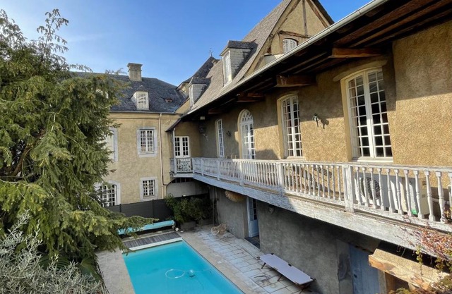 La Maison aux murs anciens et ses chambres