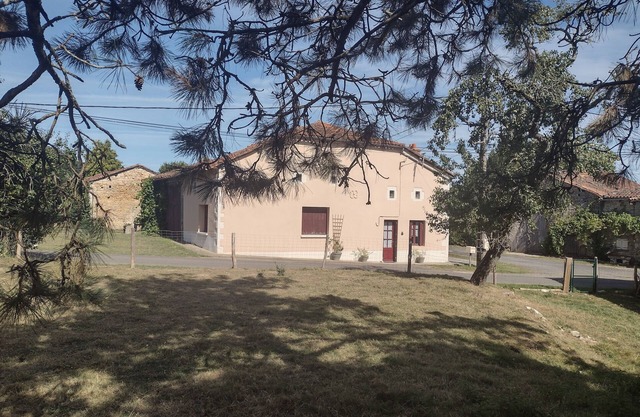 La Maison des Roses 1-Bed House in Genouille