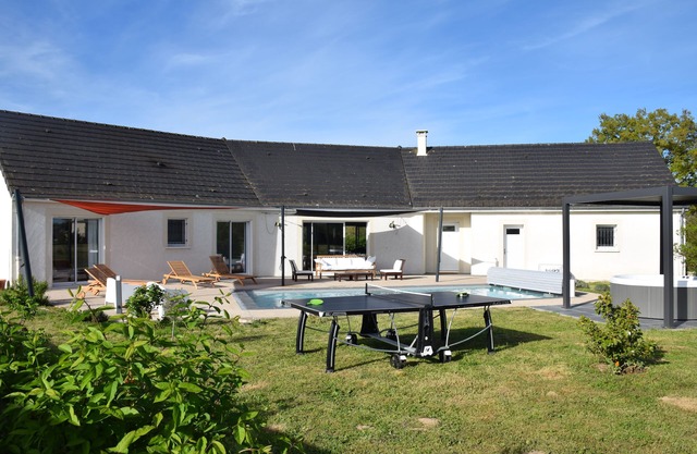 La maison du grand champ avec piscine proche du PAL