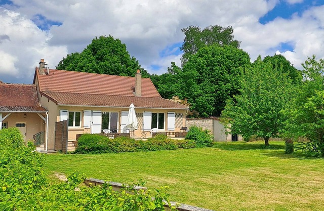 La Maison et son jardin sur le Canal de Bourgogne