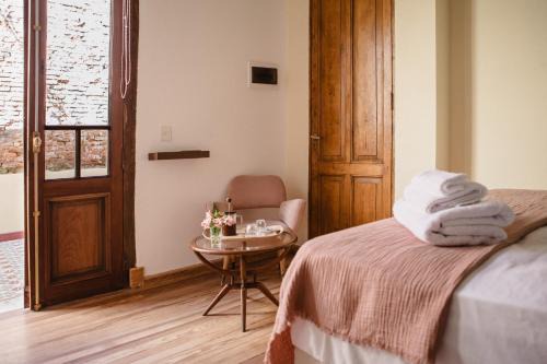 La Noire Petit hotel