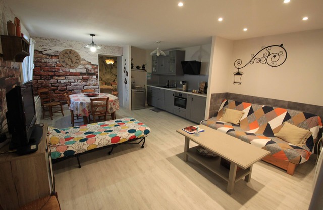 La Petite Maison ideal for a stopover near Auxerre and vineyards (Chablis)