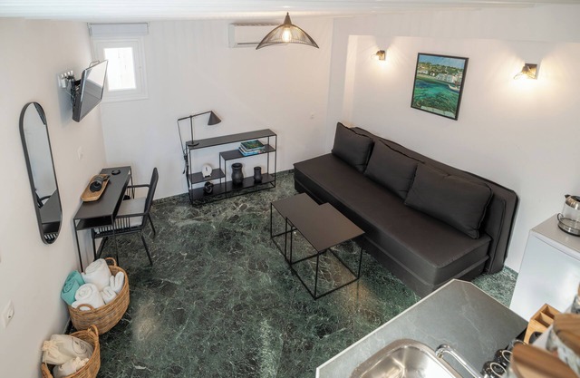 La petite Maisonette by Skepi