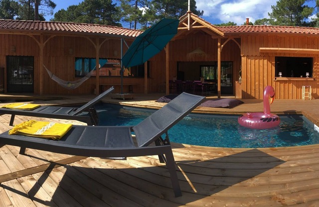 La Pignotte. New wooden house with swimming pool in Maubuisson (Carcans), Gironde,