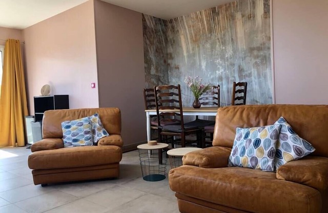 La poupe, F3 with terrace 60m from the sea