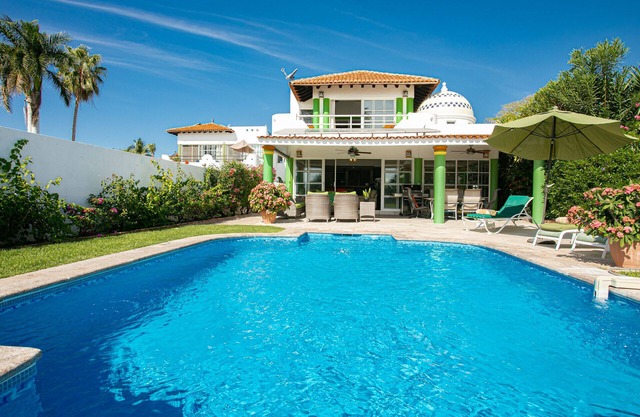 La Puntilla, Luxury 3-bedroom, 3-bath home with private pool in Gated Beachfront