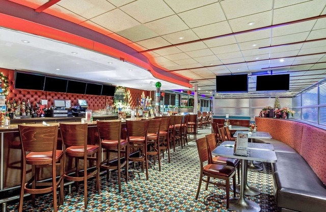 La Quinta Inn & Suites by Wyndham Stamford/New York City
