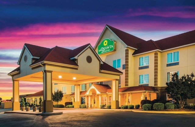 La Quinta Inn & Suites by Wyndham Russellville