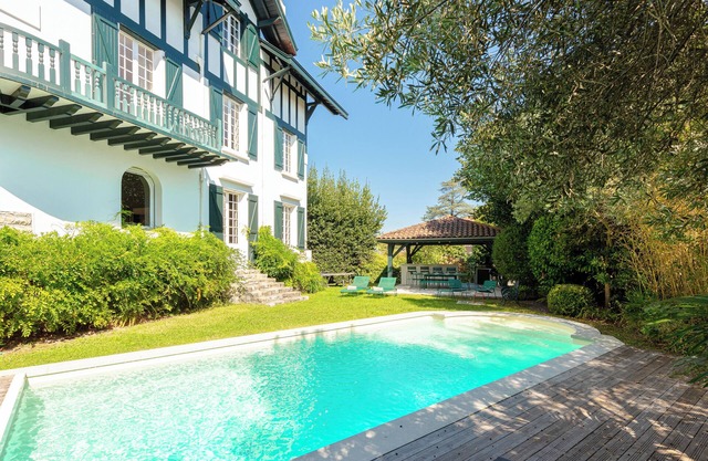 LA ROSERAIE - Family home with swimming pool