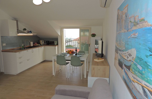 La Scogliera Apartment -50 m from the sea with breathtaking views of the sea and Mount Etna