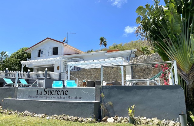 La Sucrerie, villa with swimming pool 400 m from town and beaches