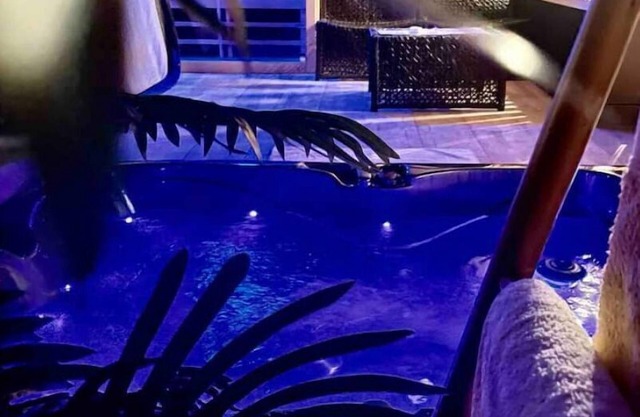 La Suite Grenoble Jacuzzi et Sauna Privatif