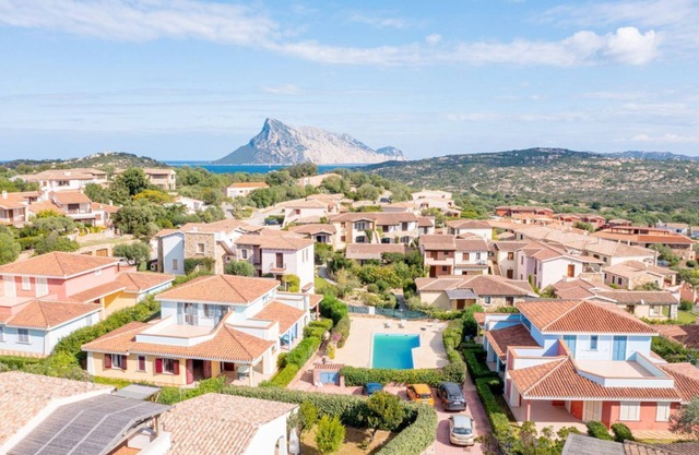 La Tartaruga three-room apartment sleeps 4 in facility with swimming pool