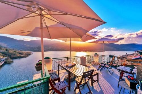 La terrazza sul lago Turano