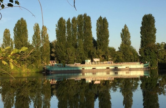 La Timonerie d'une péniche sur l'Yonne - (The wheelhouse of a barge on the Yonne River) - (in French)