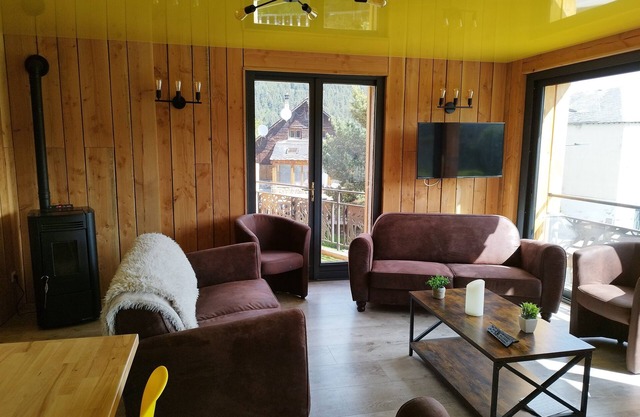 La Truite Rénovation de Standing Située en Sortie de Village et Vers Les Angles