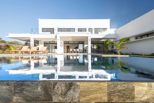 La Villa Phoenix