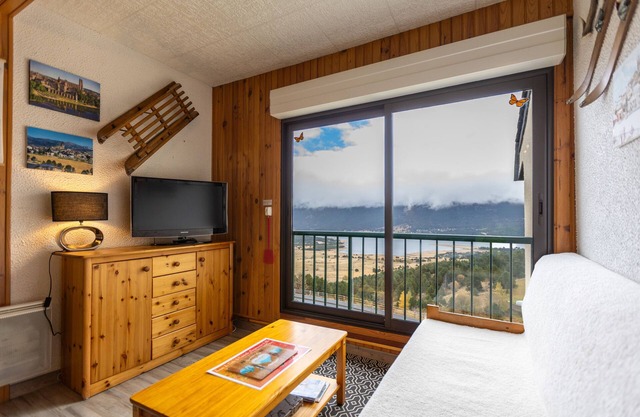 Lac et Montagne - Vue sur le lac de Matemale