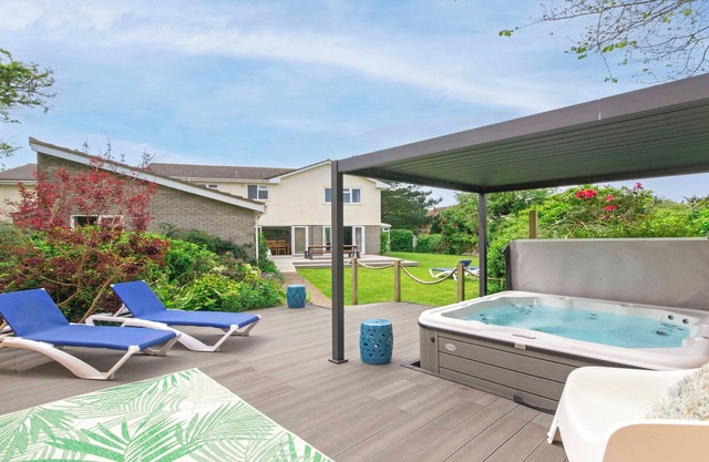 Ladywell Sleeps 12|Hot Tub* Pool Table, Pizza Oven
