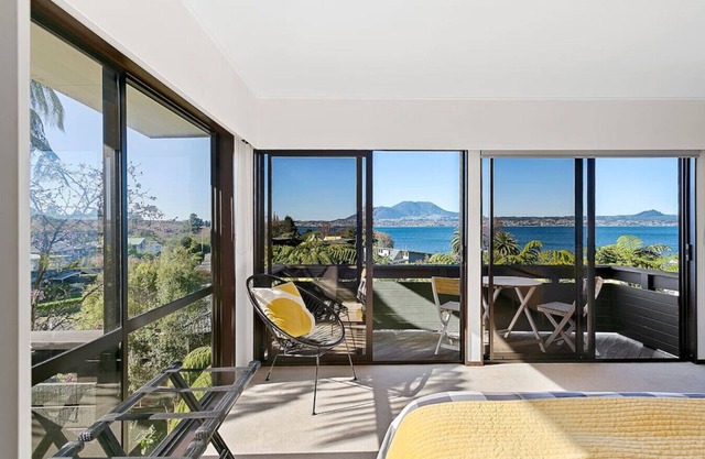 Lago Vista - amazing lake views and location, spacious, private, modern and warm