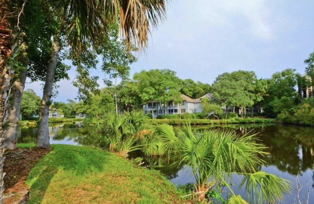 Lagoon Oasis + Wildlife only 7‑Min Walk to Beach with access to Resort Pools