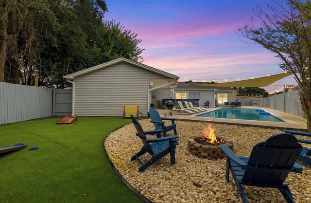 Lagoona Vista Poolside Paradise