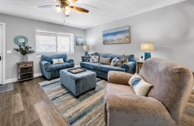 Laguna Breeze! Newly Updated! 90-Seconds to Beach!