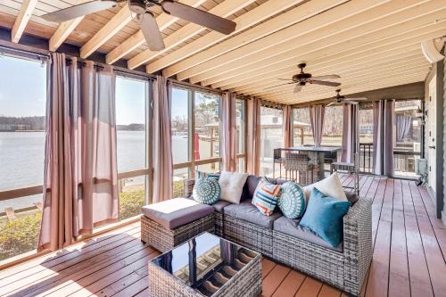 Lake Access and Boat Dock Getaway in Dadeville!
