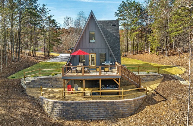 Lake Adger, LUXE Lakefront, Private Dock, Kayaks, HotTub, FirePit