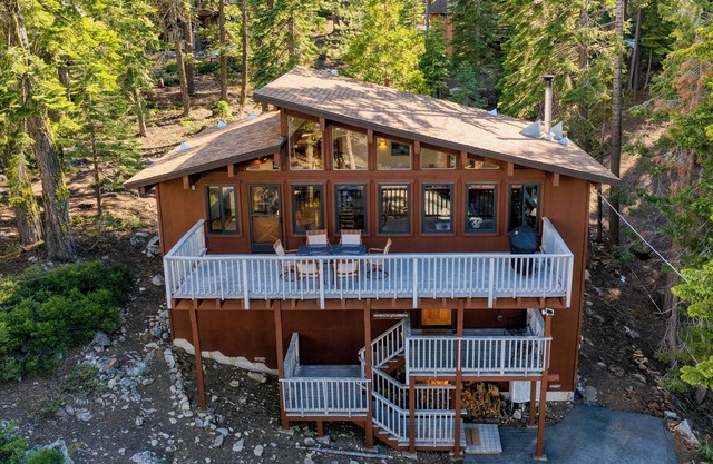 Lake + Beach Access, Pool, Tennis | Walk to Chambers | Tahoe Timber by AvantStay