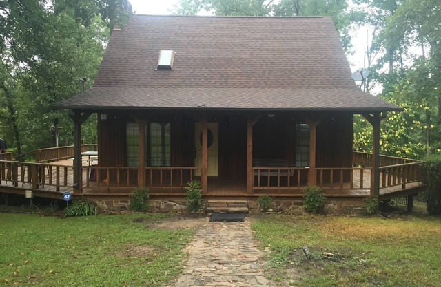Lake Cabin on North Shore of Lake O' the Pines