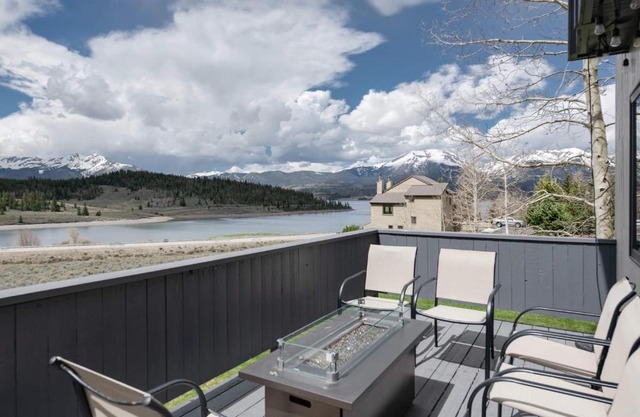 Lake Dillon Retreat Townhome Panoramic Lake Mountain Views