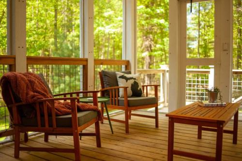 Lake Effect Lodge 3 Min From Laketown Beach!