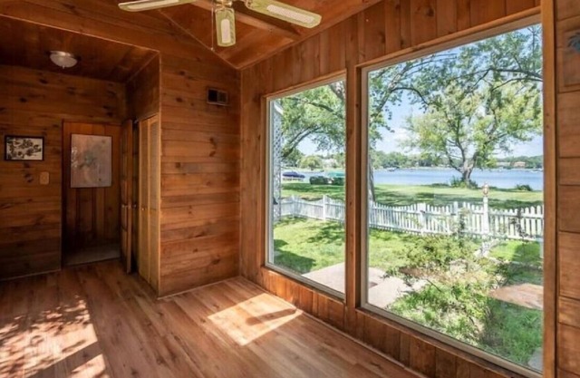 Lake Front 2.20 acre estate Private boat launch with pier