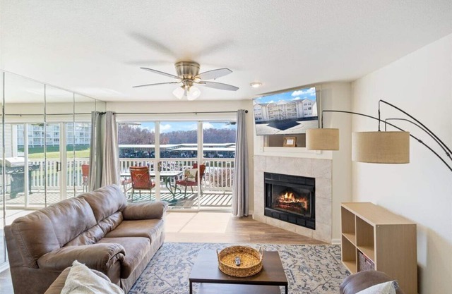 Lake Front Condo by StayLage