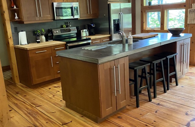 Lake Front Forest Cottage