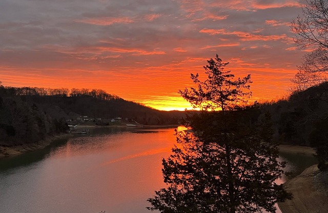 Lake Front - Gorgeous views, 6 bedroom/6 1/2 baths, 2 refrigerators/dishwashers