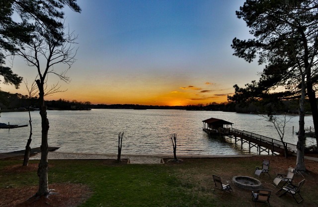 LAKE FRONT Home with PRIVATE BEACH and HOT TUB on Lake Norman!