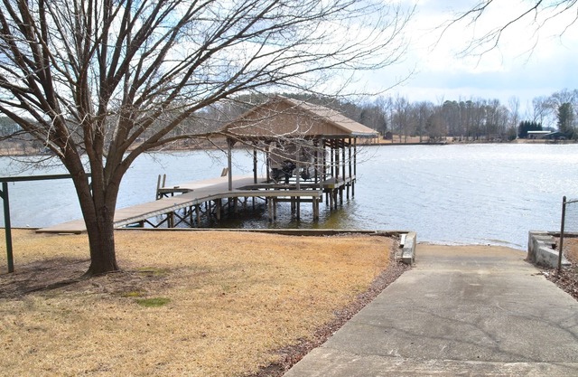 Lake Front House! Great fishing on Lake Weiss