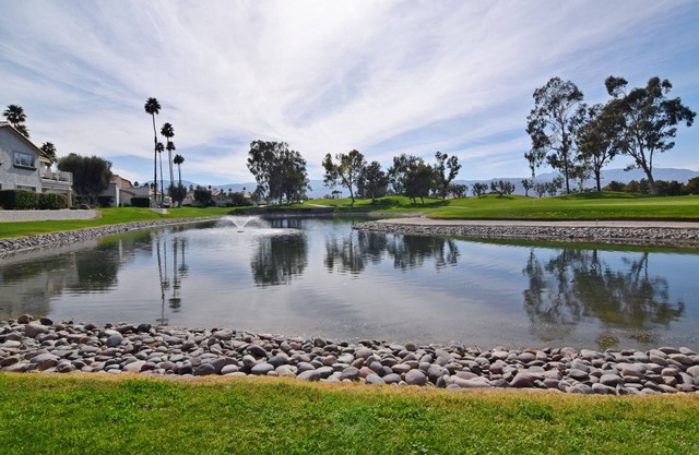 Lake Front On The Golf Course ! No taxes for stay of 28 nights or longer.
