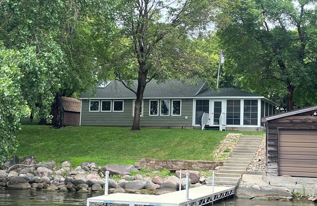 LAKE FRONT RENOVATED cabin with enclosed porch and loft on Big Stone Lake