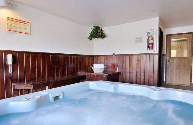 Lake Getaway! 3 Modern Queen Units, Lake Pend Oreille, 111 miles of Shoreline