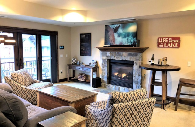 Lake Getaway! Elegant 2-Bedroom Condo in Downtown McCall