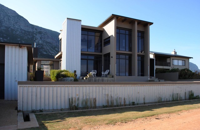 Lake House in Betty's Bay
