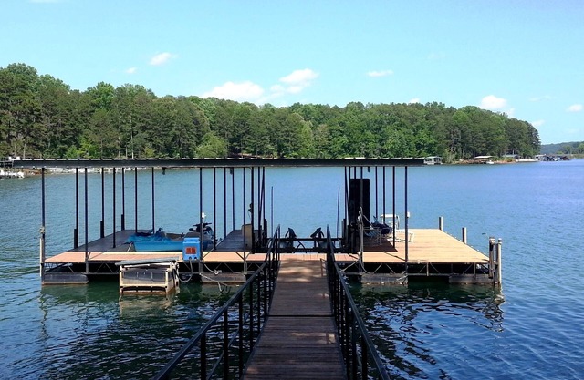 Lake House Near Clemson Private Boat Dock WiFi 65" TV Grill Kayaks Deep Water