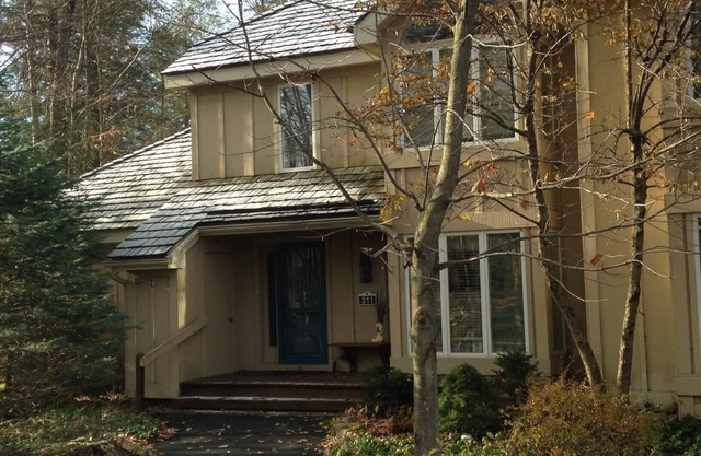 Lake House with 6 FREE Pool Passes Included!