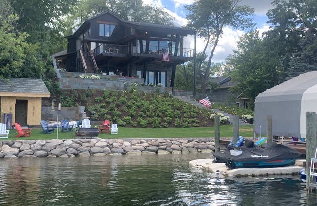 Lake house with all the amenities, sauna, steam showers, heated floors, Josh AI,