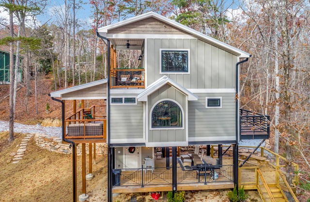 Lake Jocassee sunflower tree house